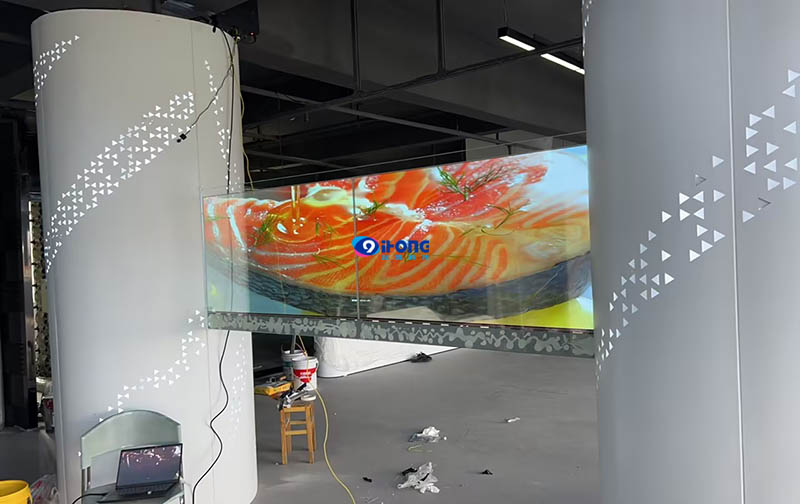 武漢某展廳啟用OLED透明屏，企業(yè)展示煥新顏